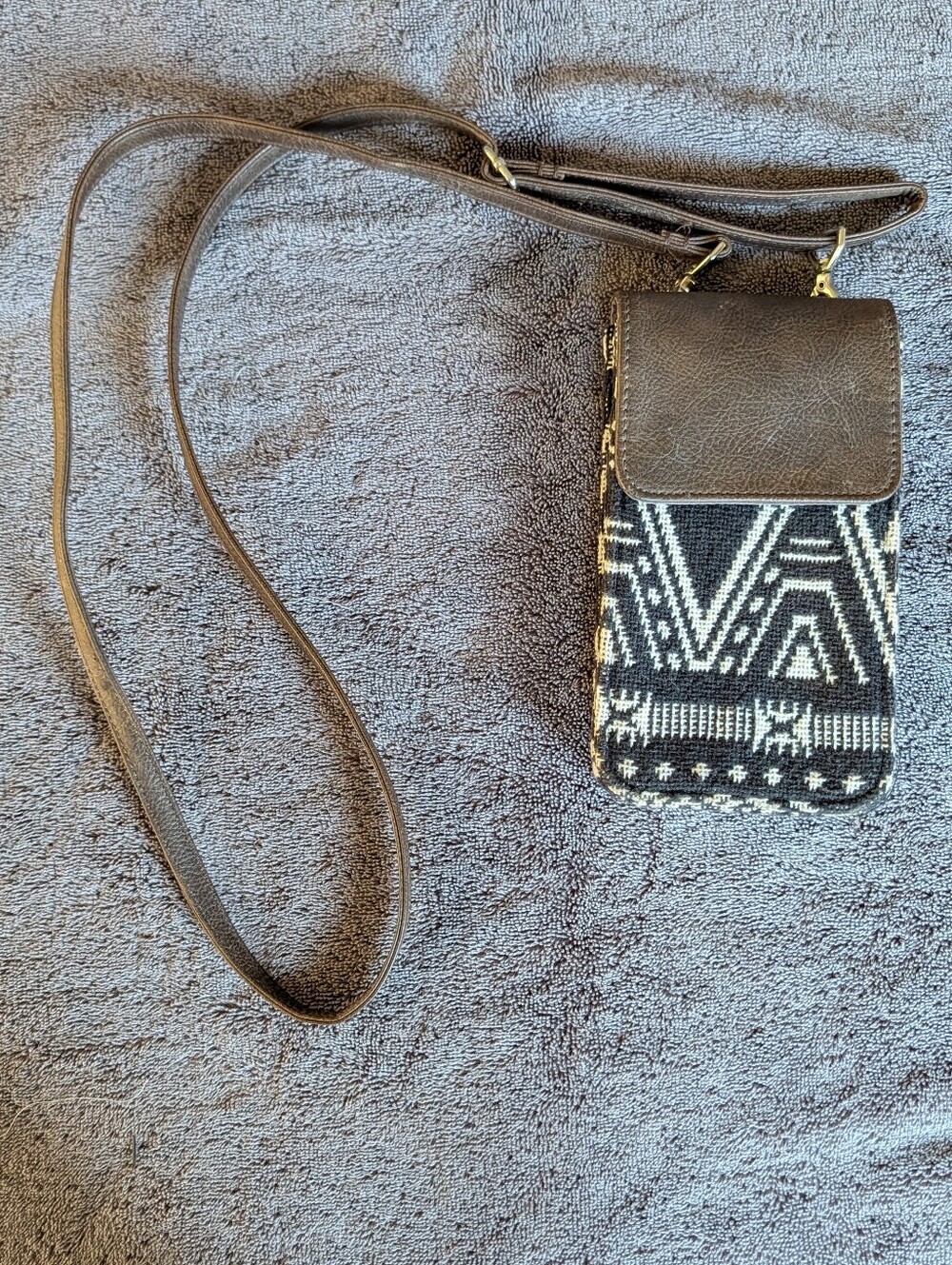 Thirty-One "Call Me" Crossbody Phone Bag OS Gently Loved